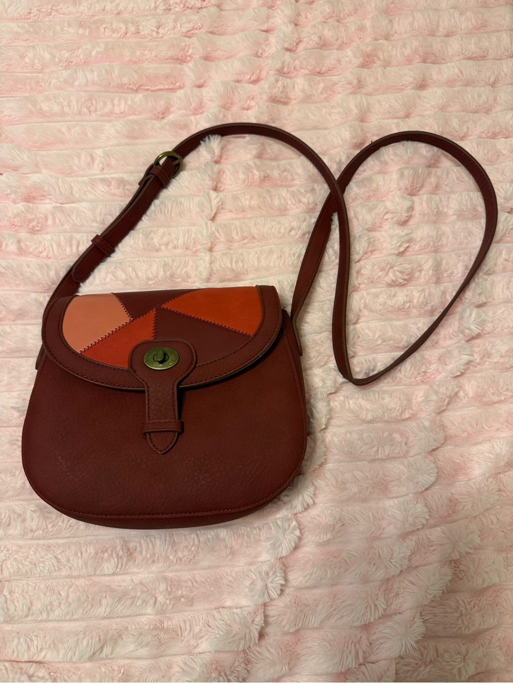 Red universal thread crossbody bag